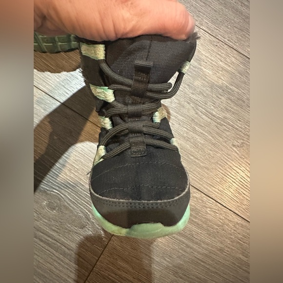 Nike Roshe One toddler girl sneaker snow boots - Picture 5 of 6